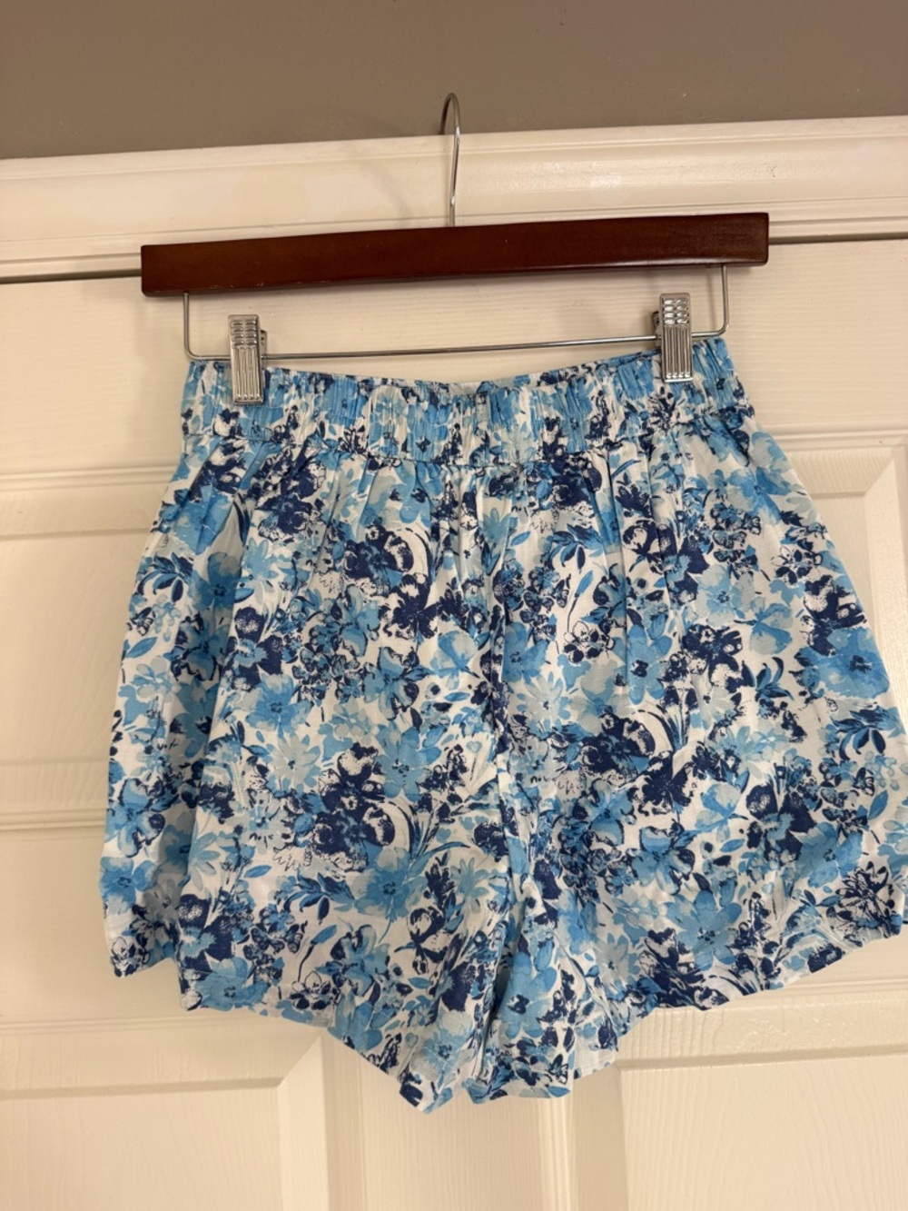 NWT Abercrombie & Fitch Blue Floral Shorts Size XS - Picture 9 of 9